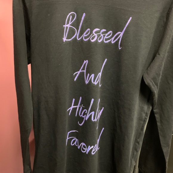 Sweatshirts and tee shirts - Picture 5 of 5